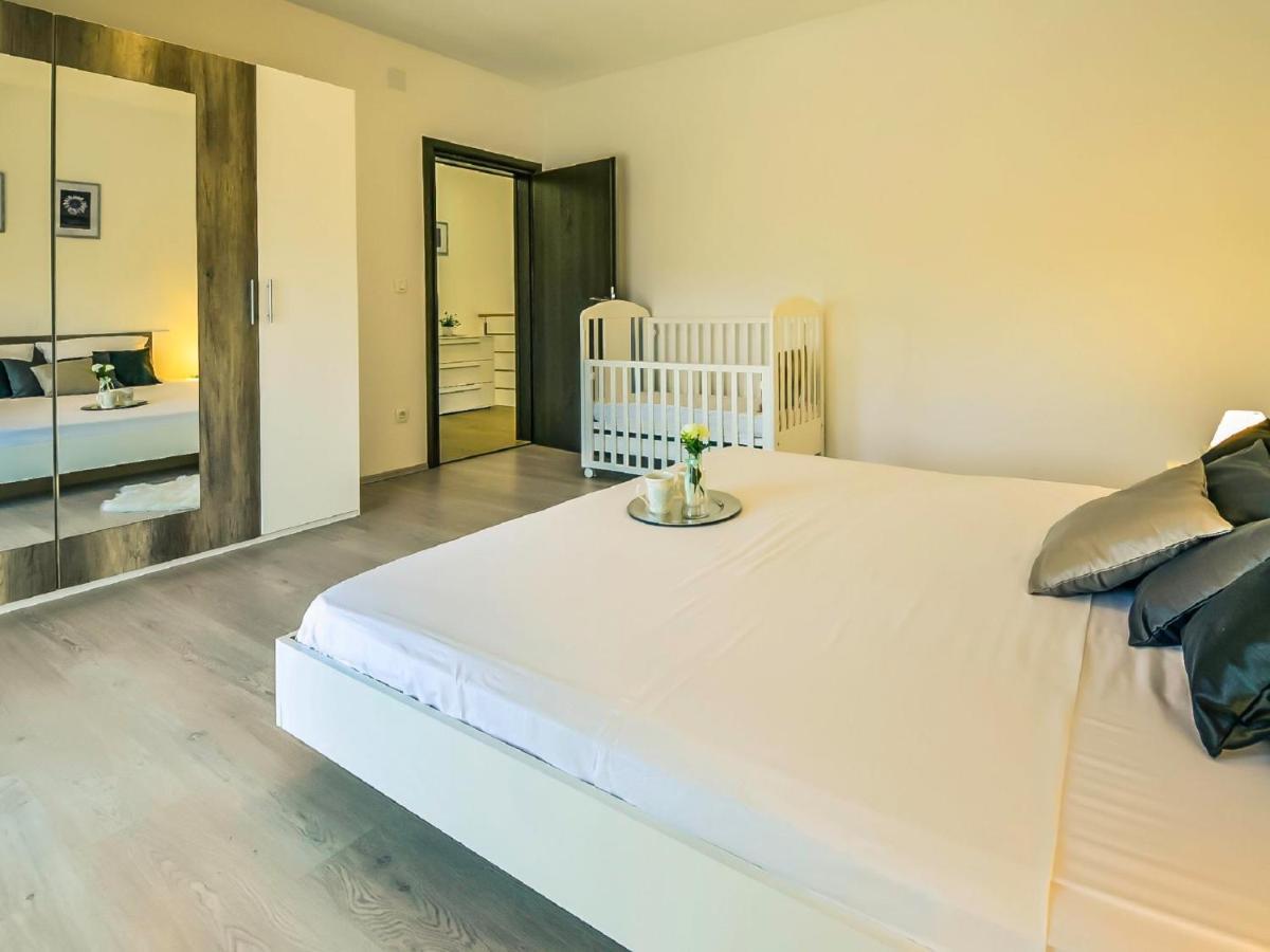 Holiday Home Anic By Interhome Smilcic Luaran gambar